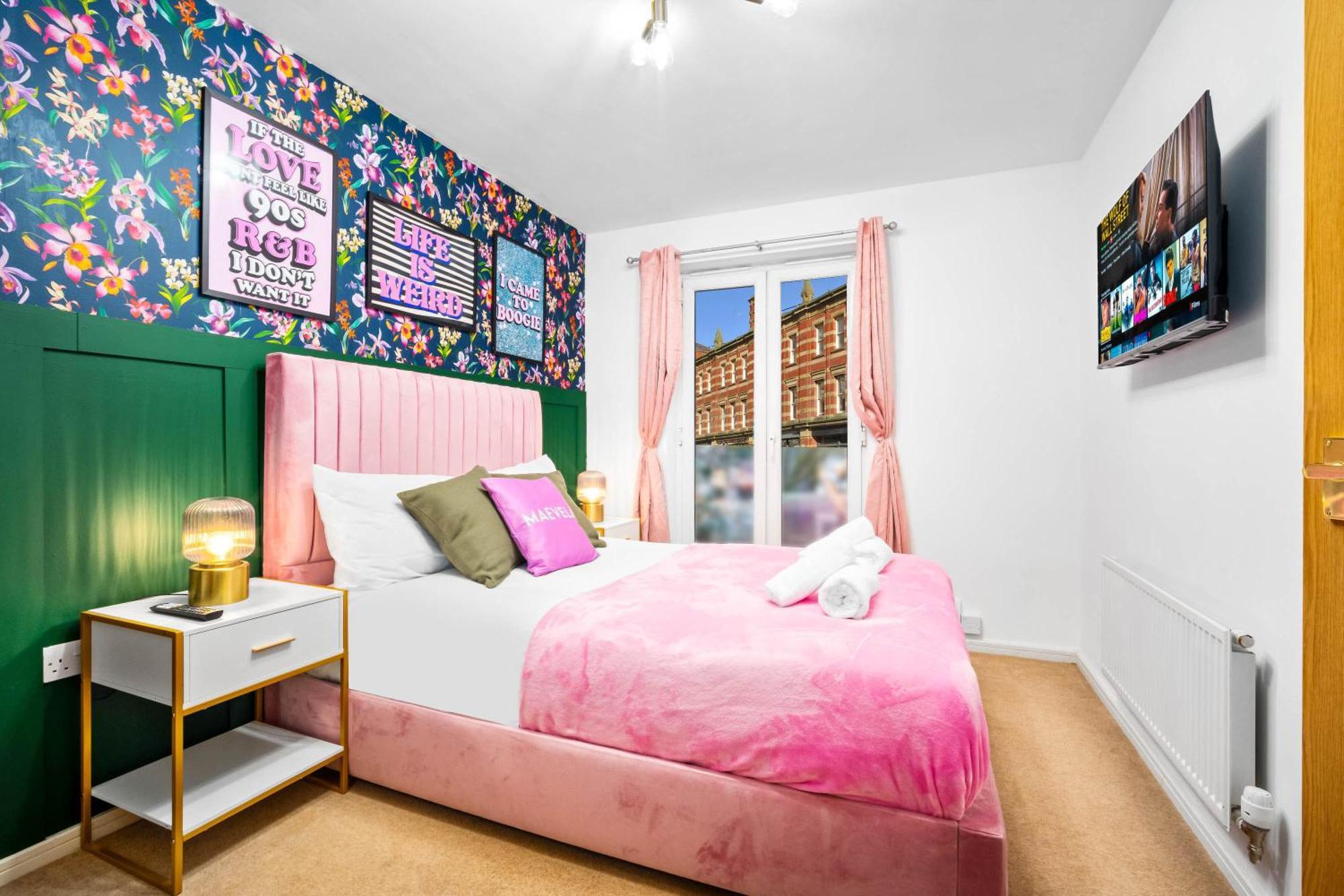 Stylish Manchester 4 Bed House W/Garden ✘ Sleeps 9 - Salford ☆ Free Parking → Smart Tvs In Every Bedroom ☆ Free Netflix & Ultra Fast Wifi ✪ 6 Min To City Centre, Close To Trafford Centre, Etihad Stadium, Manchester Arena, Clubs & More! エクステリア 写真