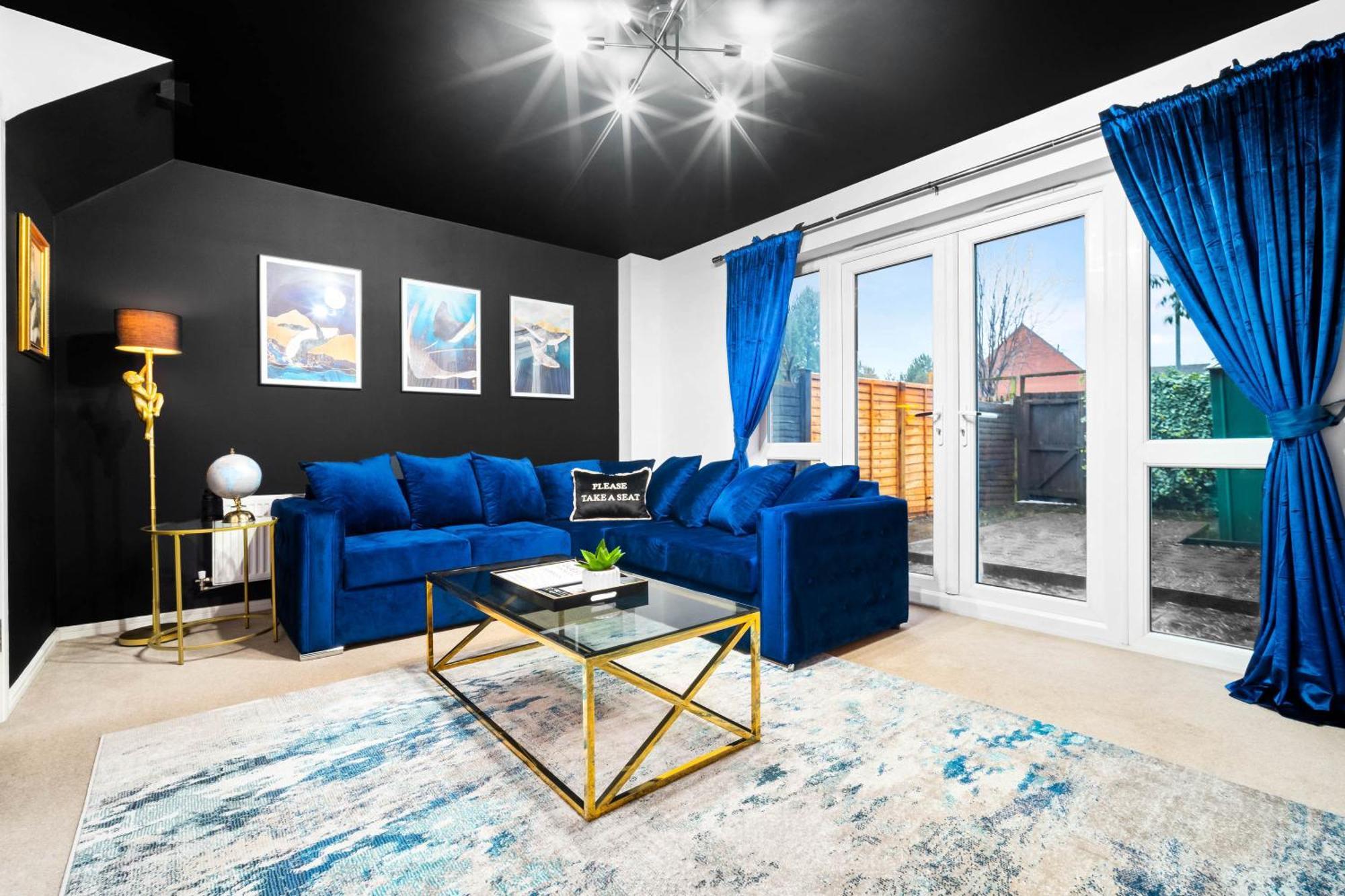 Stylish Manchester 4 Bed House W/Garden ✘ Sleeps 9 - Salford ☆ Free Parking → Smart Tvs In Every Bedroom ☆ Free Netflix & Ultra Fast Wifi ✪ 6 Min To City Centre, Close To Trafford Centre, Etihad Stadium, Manchester Arena, Clubs & More! エクステリア 写真