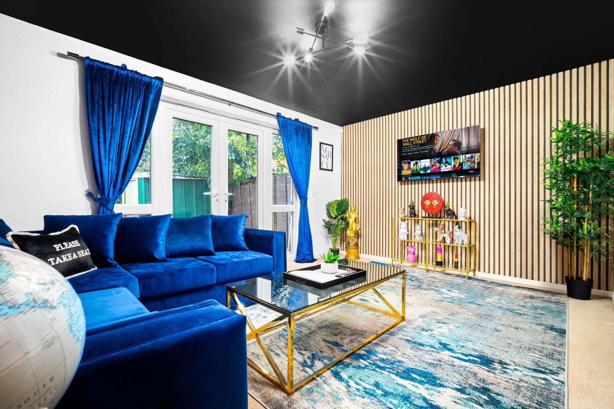 Stylish Manchester 4 Bed House W/Garden ✘ Sleeps 9 - Salford ☆ Free Parking → Smart Tvs In Every Bedroom ☆ Free Netflix & Ultra Fast Wifi ✪ 6 Min To City Centre, Close To Trafford Centre, Etihad Stadium, Manchester Arena, Clubs & More! エクステリア 写真
