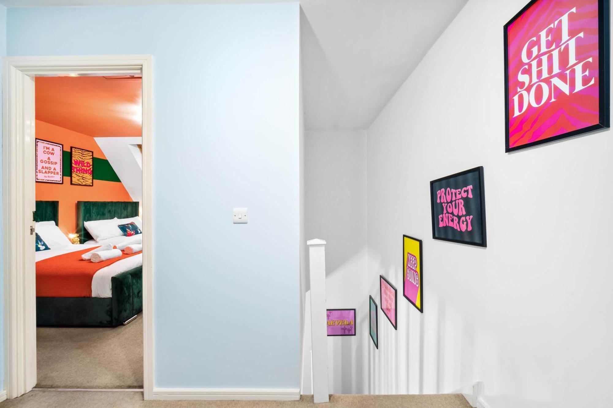 Stylish Manchester 4 Bed House W/Garden ✘ Sleeps 9 - Salford ☆ Free Parking → Smart Tvs In Every Bedroom ☆ Free Netflix & Ultra Fast Wifi ✪ 6 Min To City Centre, Close To Trafford Centre, Etihad Stadium, Manchester Arena, Clubs & More! エクステリア 写真