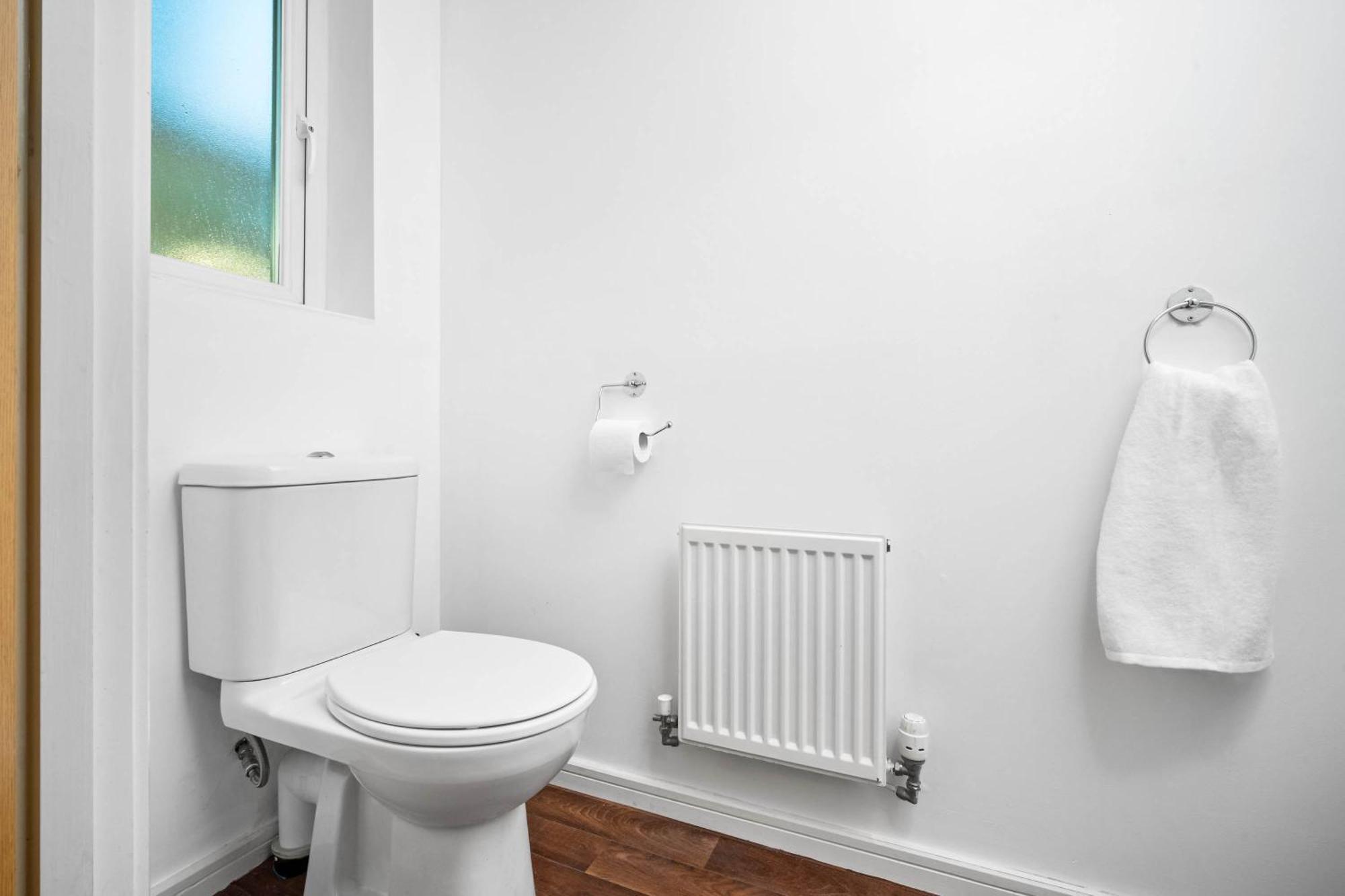 Stylish Manchester 4 Bed House W/Garden ✘ Sleeps 9 - Salford ☆ Free Parking → Smart Tvs In Every Bedroom ☆ Free Netflix & Ultra Fast Wifi ✪ 6 Min To City Centre, Close To Trafford Centre, Etihad Stadium, Manchester Arena, Clubs & More! エクステリア 写真