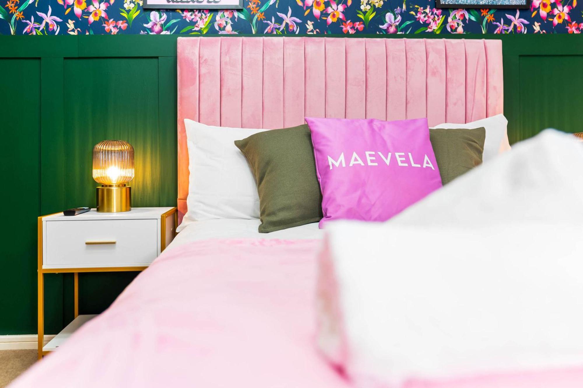 Stylish Manchester 4 Bed House W/Garden ✘ Sleeps 9 - Salford ☆ Free Parking → Smart Tvs In Every Bedroom ☆ Free Netflix & Ultra Fast Wifi ✪ 6 Min To City Centre, Close To Trafford Centre, Etihad Stadium, Manchester Arena, Clubs & More! エクステリア 写真