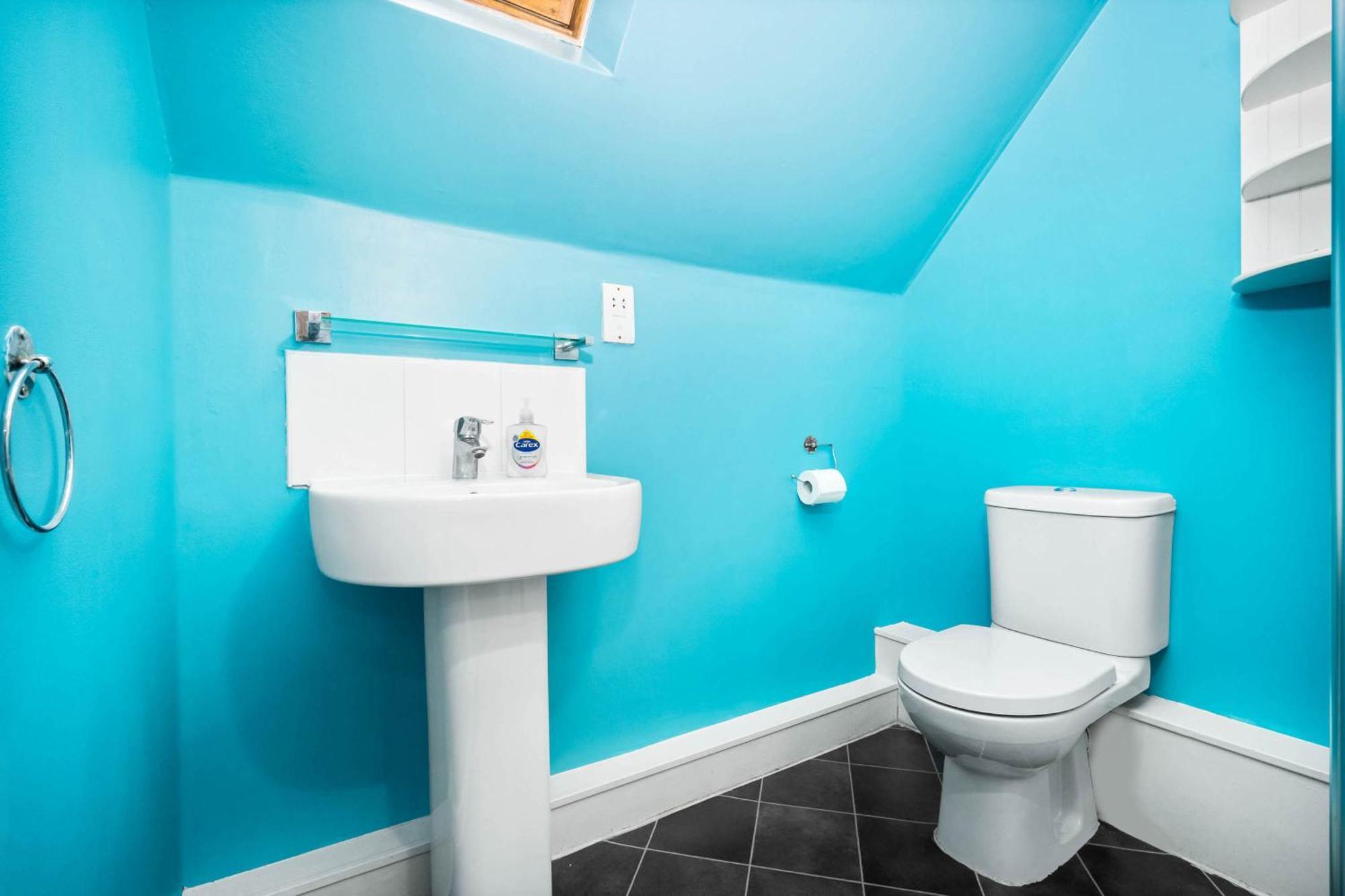 Stylish Manchester 4 Bed House W/Garden ✘ Sleeps 9 - Salford ☆ Free Parking → Smart Tvs In Every Bedroom ☆ Free Netflix & Ultra Fast Wifi ✪ 6 Min To City Centre, Close To Trafford Centre, Etihad Stadium, Manchester Arena, Clubs & More! エクステリア 写真